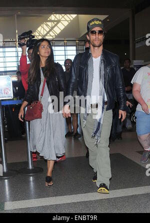 Matthew Mcconaughey Hold Hands With His Model Wife Camila Alves As They 