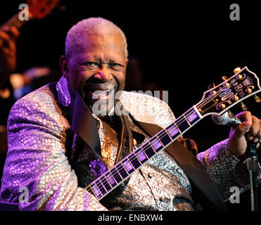 File. 1st May, 2015. Blues legend B.B. KING has entered into hospice care Friday at his home in Las Vegas. The 89-year-old musician posted thanks on his official website for fans' well-wishes and prayers after he returned home from a brief hospitalization, said L. Toney, King's longtime business manager and current power-of-attorney. Pictured: Jul 07, 2010 - Glenside, Pennsylvania, U.S. - Living legend and king of the blues, BB King performing live at a sold out Keswick Theatre. (Credit Image: © Ricky Fitchett/ZUMApress.com) Stock Photo