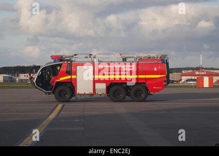 Aberdeen International Airport Fire Truck Stock Photo - Alamy