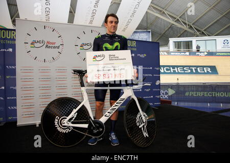 Manchester, UK. 2nd May, 2015. Alex Dowsett's successful attempt on the Hour record at Manchester Velodrome recording a distance of  52.937 km Credit:  Anthony Collins/Alamy Live News Stock Photo