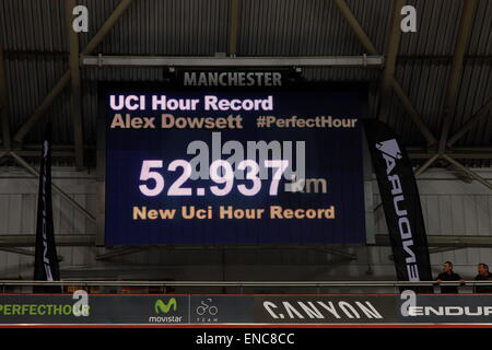 Manchester, UK. 2nd May, 2015. Alex Dowsett's successful attempt on the Hour record at Manchester Velodrome recording a distance of  52.937 km Credit:  Anthony Collins/Alamy Live News Stock Photo