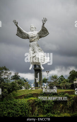 Christ Blessing (in Manado language is Kristus kase Berkat) is a statue of Jesus Christ in Manado City, Indonesia. The structure stands 50 meters (158.3 feet) tall and consists of 20 meters of pedestal and 30 meters of statue. The statue has become a new icon of Manado city and as of 2010, it is Asia’s 2nd tallest and the world’s 4th tallest statue of Christ. (Photo by Garry Andrew Lotulung / Pacific Press) Stock Photo