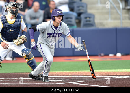 Morgantown, West Virginia, USA. 1st May, 2015. TCU outfielder Connor Wanhanen (16) in a game played at Monongalia County Ballpark in Morgantown, WV. © Ken Inness/ZUMA Wire/Alamy Live News Stock Photo