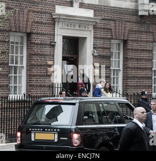London, UK. 2nd May, 2015. Prince William and Duchess of Cambridge leaving St. Mary's hospital with a baby daughter, London, 2 May 2015. Credit:  Marian Lesko/Alamy Live News Stock Photo