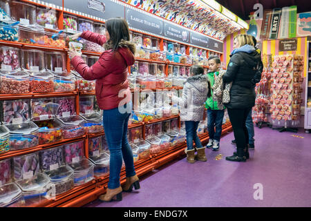 people choosing sweets from a colourful pick 'n' mix retail display Stock Photo