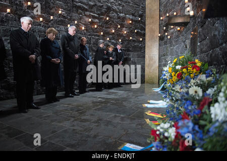 Dachau, Germany. 3rd May, 2015. A handout picture provided by the German Government shows President of the Central Council of Jews Josef Schuster Josef Schuster (L), German Chancellor Angela Merkel (2-L), Bavarian Prime Minister Horst Seehofer (3-L), Israeli Ambassador to Germany Yaakov Hadas and President of the Israelite Cultural Community of Munich and Upper Bavaria Charlotte Knobloch (2-R) during a commemoration event marking the 70th anniversary of the liberation of Dachau concentration camp. PHOTO: dpa/Alamy Live News Stock Photo