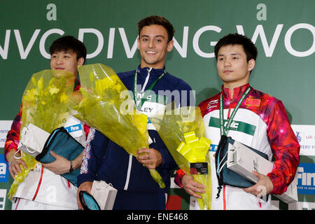 London, UK. 03rd May, 2015. FINA World Series Diving. Men's 10m Platoform podium presentation. (l-r) Jian Yang (CHN, 2nd), Tom Daley (GBR, 1st), Bo Qiu (CHN, 3rd) Credit:  Action Plus Sports/Alamy Live News Stock Photo