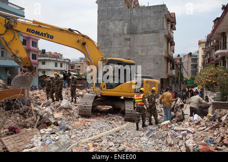 Nepal. 3rd May, 2015. Napoli Army search through the rubble of building for the bodies of four people believed to have died in Kathmandu. A major 7.9 earthquake hit Kathmandu mid-day on Saturday, April 25th, and was followed by multiple aftershocks that triggered avalanches on Mt. Everest that buried mountain climbers in their base camps. Credit:  PixelPro/Alamy Live News Stock Photo