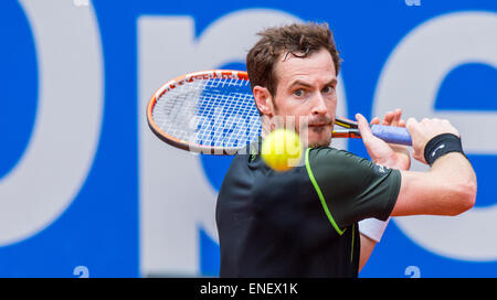 Munich, Germany. 4th May, 2015. Tennis pro Andy Murray in action during the tennis match against Philipp Kohlschreiber at the ATP-Tennis Tournament in Munich, Germany, 4 May 2015. The match had to be suspended early, on Sunday 3 May, due to heavy rain. The match was continued on Monday 4 May 2015. © dpa picture alliance/Alamy Live News Stock Photo