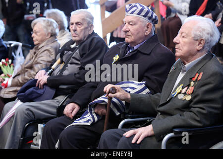 Hamburg, Germany. 04th May, 2015. Survivors of Neuengamme concentration camp, including Ukrainian nationals Anton Rudniew (2-R) and Nikolaj Vosmeryk (R), attend a memorial event at former Neuengamme concentration camp in Hamburg, Germany, 04 May 2015. A memorial event was held to commemorate the 70th anniversary of the end of World War II in Europe and the liberation of the concentration camp. PHOTO: BODO MARKS/dpa/Alamy Live News Stock Photo