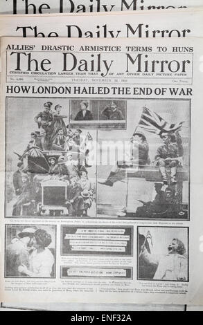 Reproduction Daily Mirror newspapers following the the end of World War One on Tuesday 12th November 1918. Stock Photo