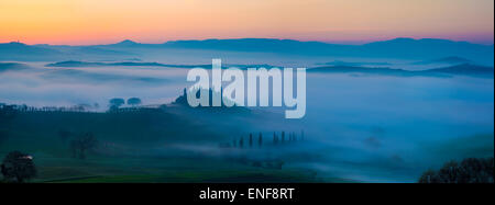 Podere Belvedere and the Tuscan countryside at dawn, San Quirico d'Orcia, Tuscany, Italy Stock Photo