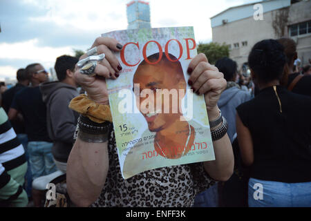 Tel Aviv, Israel. 03rd May, 2015. Ethiopian Israelis took it to the street in protest of increasing police violence and racial discrimination. © Laura Chiesa/Pacific Press/Alamy Live News Stock Photo
