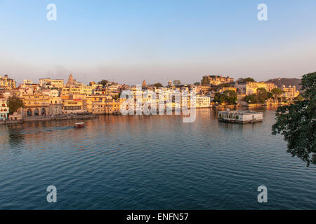 Historic centre and the city palace on Lake Pichola, Udaipur, Rajasthan, India Stock Photo