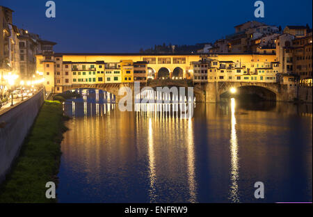 Ponte Vecchio, medieval bridge spanning the Arno River, UNESCO World Heritage Site, Florence, Tuscany, Italy