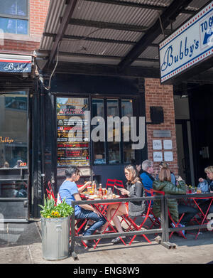 Diners brunch at Bubby's in the trendy Meatpacking District in New York on Saturday, May 2, 2015.  (© Richard B. Levine) Stock Photo