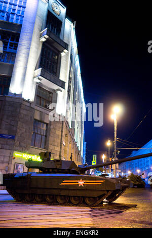 Moscow, Russia. 04th May, 2015. A newly developed T-14 tank seen on Tverskaya Street. - Russian military hardwares including the latest developed T-14 tank participated in the 70th Victory day parade rehearsal. 4th May 2015 © Geovien So/Pacific Press/Alamy Live News Stock Photo