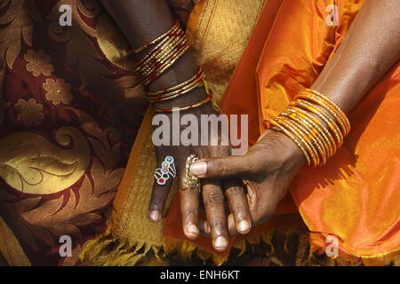 Villupuram, India. 05th May, 2015. Thousands of transgenders get married with Lord Aravan at Koothandavar temple in Koovagam festival on Tuesday. Transgenders gathered for 18 days in the month of April-May to observe the festival in Koovagam village, Villupuram district of Tamilnadu. © Shashi Sharma/Pacific Press/Alamy Live News Stock Photo