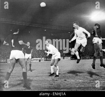 Leeds United 2 v. Sunderland 1. Jackie Charlton goes up for a cross. 7th September 1967. Stock Photo