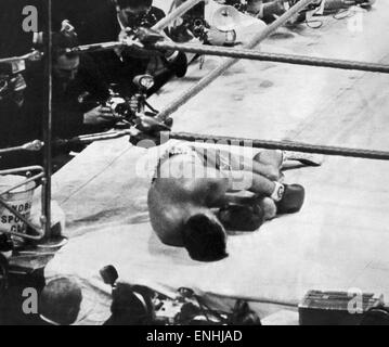 Brian London, Boxing British Heavyweight Boxer lays on the canvas at Earls Court after being knocked out by Cassius Clay / Muhammad Ali. 7th August 1966. *** Local Caption *** 00130425 Stock Photo