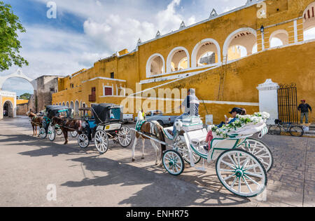 Carriages waiting for tourists at Parque Itzamna, Convento de San Antonio de Padua, monastery in Izamal, Yucatan, Mexico Stock Photo