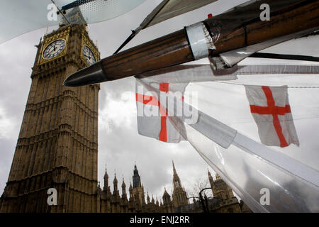 London, UK. 6th May, 2015. UK Weather: High winds and wet weather herald an uncertain week in the UK less than 24 hours before the country's general election. Unlikely prospects for a majority government by the end of the week means stormy deals between political parties. Credit:  RichardBaker/Alamy Live News Stock Photo