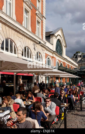 People sitting outside a restaurant,Covent Garden,London,UK Stock Photo