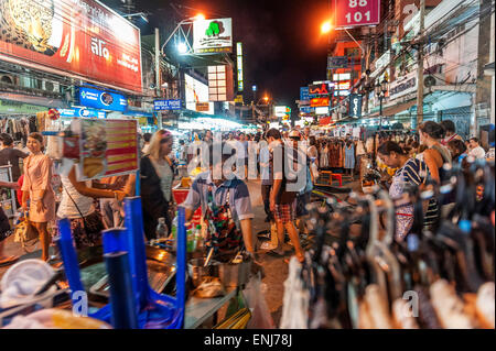 Street traders, locals and tourists mingle along the Khao San Road at night. Bangkok. Thailand. Stock Photo