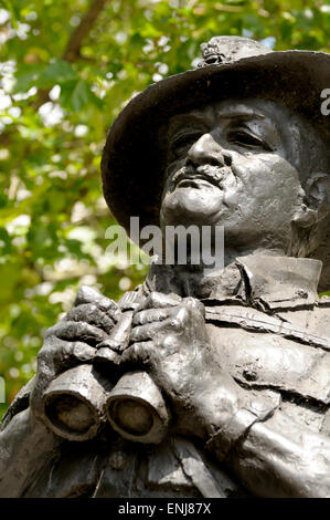 London, England, UK. Statue (Ivor Roberts-Jones, 1990) Field Marshal the Viscount Slim (William Joseph Slim; 1891-1970) in Whitehall Stock Photo