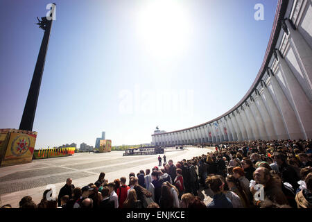 Moscow, Russia. 06th May, 2015. Military cadets of Russia parade at Poklonnaya Hill in Moscow to mark the 70th Victory Day event ahead of the main 9th May Parade in Red Square. © Geovien So/Pacific Press/Alamy Live News Stock Photo