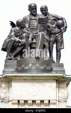 London, England, UK. Statue (Sir George Frampton; 1906) of Quintin Hogg (1845-1903; sugar merchant and philanthropist) Stock Photo