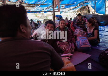 Kobani, Kobani, Nepal. 5th May, 2015. Tents camp housing homeless villagers as they have to sleep here since the powerful earthquake on the Araniko Road near the Kobani Village (Tibetan Border).Isolated Nepalese Villagers still waiting for help and worry about an other earthquake happen.Most of the houses from ''Dolalgat'' to ''Kobani'' (around 65km) collapsed, destroyed by huge stones fell from the mountains, (and stones are still falling as now), around 5 or 6 earthquakes are felt every day and night, and people didn't get any help from anyone, the phone network doesn't work, they got enou Stock Photo