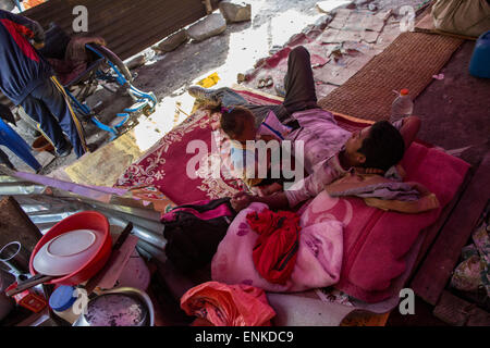 Kobani, Kobani, Nepal. 5th May, 2015. Tents camp housing homeless villagers as they have to sleep here since the powerful earthquake on the Araniko Road near the Kobani Village (Tibetan Border).Isolated Nepalese Villagers still waiting for help and worry about an other earthquake happen.Most of the houses from ''Dolalgat'' to ''Kobani'' (around 65km) collapsed, destroyed by huge stones fell from the mountains, (and stones are still falling as now), around 5 or 6 earthquakes are felt every day and night, and people didn't get any help from anyone, the phone network doesn't work, they got enou Stock Photo