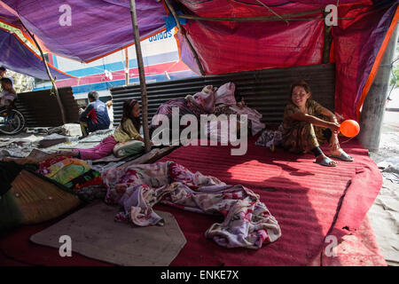 Kobani, Kobani, Nepal. 5th May, 2015. Tents camp housing homeless villagers as they have to sleep here since the powerful earthquake on the Araniko Road near the Kobani Village (Tibetan Border).Isolated Nepalese Villagers still waiting for help and worry about an other earthquake happen.Most of the houses from ''Dolalgat'' to ''Kobani'' (around 65km) collapsed, destroyed by huge stones fell from the mountains, (and stones are still falling as now), around 5 or 6 earthquakes are felt every day and night, and people didn't get any help from anyone, the phone network doesn't work, they got enou Stock Photo