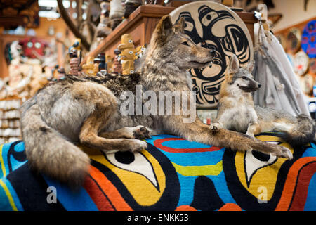 Totem Pole Shop, Juneau Alaska. Indigenous crafts shop, Juneau, Alaska. Local Indian Art and Collectibles. Store offering local Stock Photo