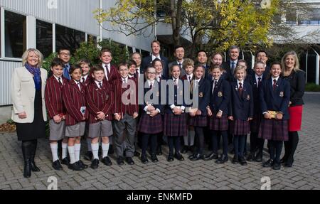 (150507) -- LAUNCESTON, May 7, 2015 (Xinhua) -- Students from Scotch Oakburn College pose for a photo in Launceston, Australia, May 7, 2015. A group of Tasmanian elementary school students have been issued a formal invitation to visit China from President Xi Jinping, after they wrote to him asking the leader to visit Tasmania last year. (Xinhua/Bai Xue) Stock Photo