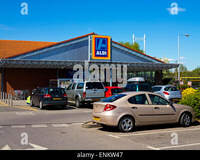 Car park in Aldi budget supermarket in Newark on Trent Nottinghamshire England UK Stock Photo