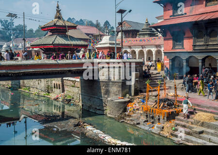 Cremation ceremony at Pashupatinath Temple in Kathmandu Stock Photo