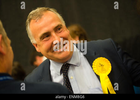 Aberaeron, Wales, UK. 8th May, 2015. Lib Dem candidate MARK WILLIAMS retains his seat as the MP for Ceredigion in Mid Wales, with a majority of 3,000 over his Plaid Cymru challenger MIKE PARKER. On a turnout of 69.1% he polled 13,414 votes to Plaid Cymru's 10,347, and remains the MP for the constituency, and one of only a small handful of Lib Dem members in the whole of the UK photo Credit:  keith morris/Alamy Live News Stock Photo