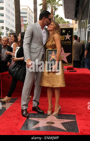 Hollywood, California, USA. 7th May, 2015. I15750CHW.Sofia Vergara Honored With Star On The Hollywood Walk Of Fame.7013 Hollywood Blvd, Hollywood, CA.05/07/2015.JOE MANGANIELLO AND SOFIA VERGARA .©Clinton H. Wallace/Photomundo/ Photos inc Credit:  Clinton Wallace/Globe Photos/ZUMA Wire/Alamy Live News Stock Photo