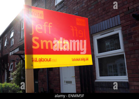 Manchester, UK. 8th May, 2015. The sun shines on Labour, who win Manchester Withington on a bad night for for Labour nationally. Jeff Smith wins 54% of the vote, with John Leech, the previous LibDeem MP only receiving 24%. The Conservatives take 10%. General Election Labour win in Manchester Withington Credit:  John Fryer/Alamy Live News Stock Photo