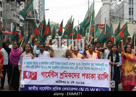 Dhaka, Bangladesh. 8th May, 2015. National Garment Workers Federation takes out a National flag rally in front of the National Press Club to demands special six allotments for garments workers in upcoming National budget in Dhaka, Bangladesh. Credit:  Mamunur Rashid/Alamy Live News Stock Photo