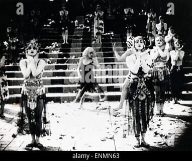 Intolerance, USA 1916, aka: Love's Struggle Throughout the Ages, Regie: D. W. Griffith, Mädchen als Tempeltänzerinnen im antiken Stock Photo