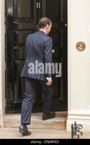 Downing Street, London, UK. 8th May 2015. George Osborne returns to 11 Downing Street as Chancellor of the Exchequer. Credit:  Malcolm Park editorial/Alamy Live News Stock Photo