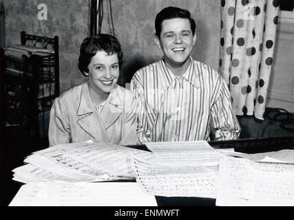 Musik, Musik und nur Musik, Deutschland 1955, Regie: Ernst Matray, Darsteller: Inge Egger, Walter Giller Stock Photo