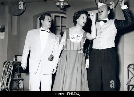 Rosen aus dem Süden, Deutschland 1954, Regie: Franz Antel, Darsteller: Gunther Philipp, Maria Holst Stock Photo