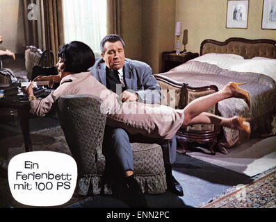 Ein Ferienbett mit 100 PS, Deutschland 1965, Regie: Wolfgang Becker, Darsteller: Franz Muxeneder, Anneli Sauli (?) Stock Photo