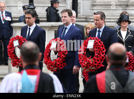 London, Great Britain. 8th May, 2015. British Prime Minister David Cameron, outgoing Liberal Democratic Party leader Nick Clegg and outgoing opposition Labour Party leader Ed Miliband (Central Row, from R to L), attend a VE Day service of remembrance at the Cenotaph on Whitehall to commemorate the 70th anniversary of the end of the World War II in Europe in London, Great Britain, on May 8, 2015. © Han Yan/Xinhua/Alamy Live News Stock Photo