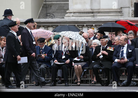 London, Great Britain. 8th May, 2015. Veterans attend a VE Day service of remembrance at the Cenotaph on Whitehall to commemorate the 70th anniversary of the end of the World War II in Europe in London, Great Britain, on May 8, 2015. © Han Yan/Xinhua/Alamy Live News Stock Photo