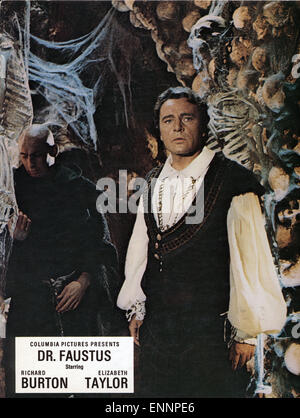 Doctor Faustus, UK, 1967, Regie: Richard Burton, Nevill Coghill, Darsteller: Richard Burton, Andreas Teuber Stock Photo